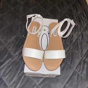 Steve Madden White Sandal Size 9